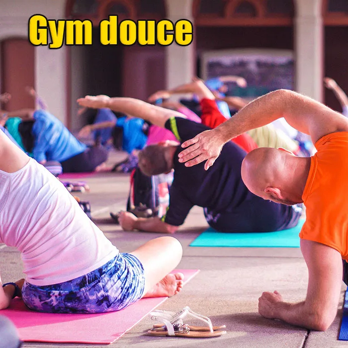 Exercices au sol sur des tapis